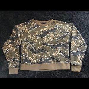Camo long sleeve sweat shirt 🐯